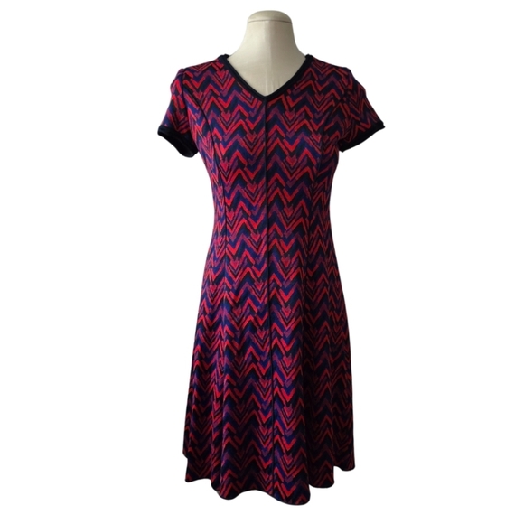ST JOHN Aziza Printed Chevron Knit Knee Length Dress Wool Blend Size 4 - Picture 4 of 8